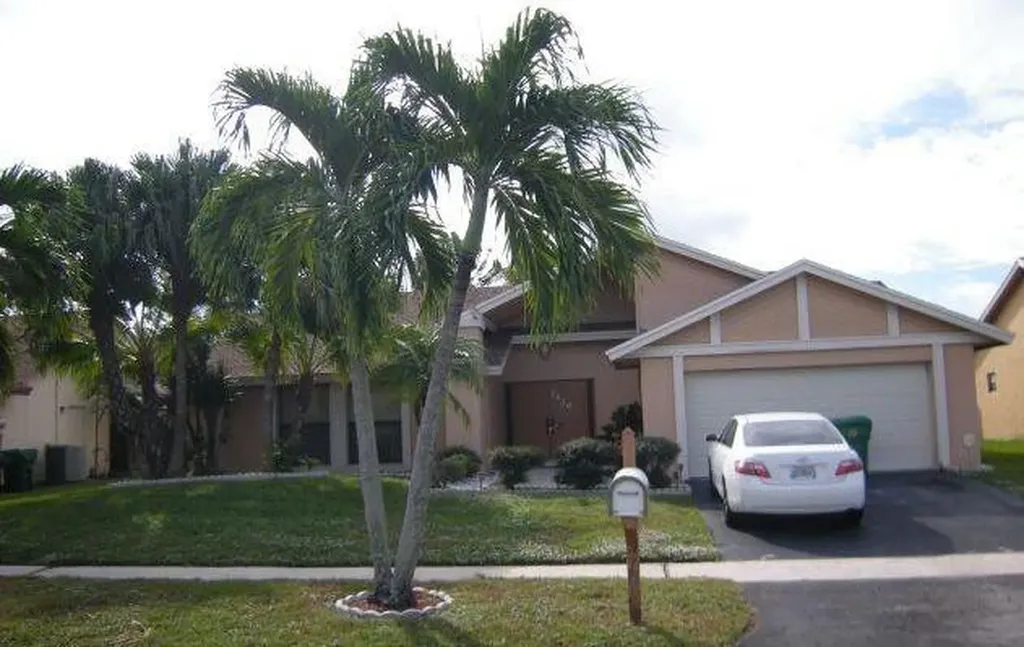 7438 NW 48th Court Lauderhill FL 33319