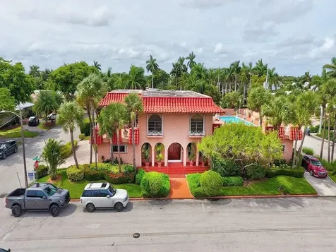 900 S Southlake Drive Hollywood FL 33019