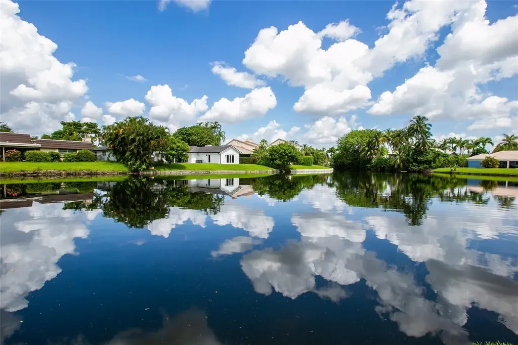 651 E Lake Dasha Lane Plantation FL 33324