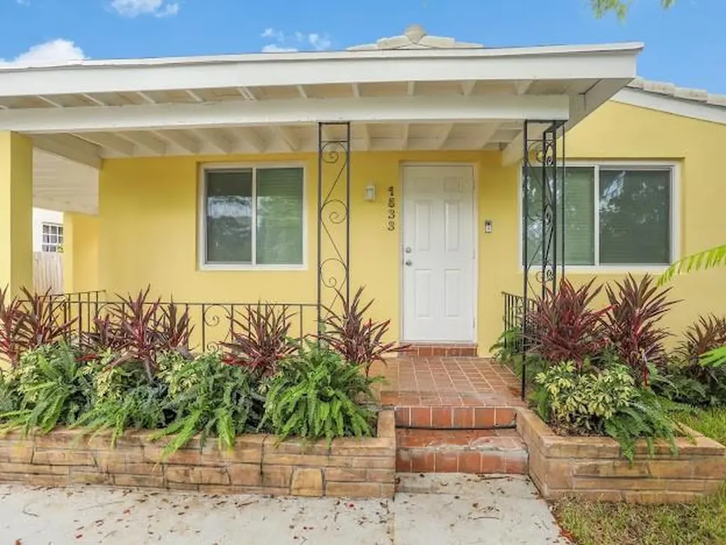 1833 Garfield Street Hollywood FL 33020