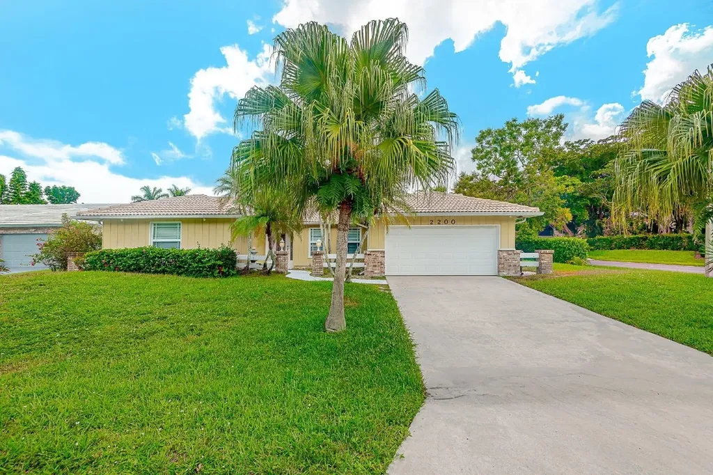 2200 NW 41st Terrace Coconut Creek FL 33066