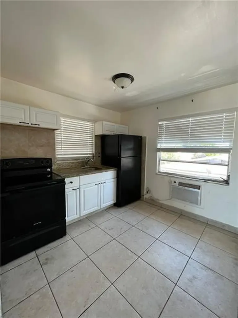 2417 N 19th Avenue Hollywood FL 33020