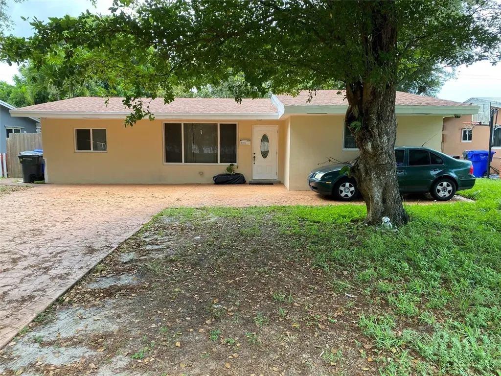 6711 Garfield Street Hollywood FL 33024