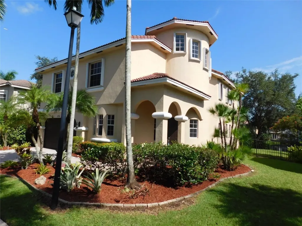 11751 NW 1st Street Plantation FL 33325