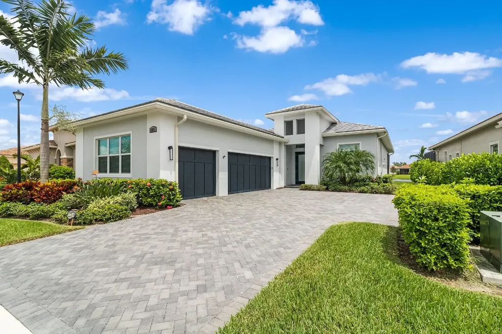 8755 SW Montova Way Port St Lucie FL 34987