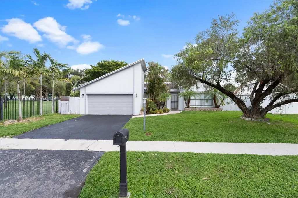 8041 NW 45th Street Lauderhill FL 33351