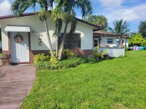 6035 Grant Street Hollywood FL 33024