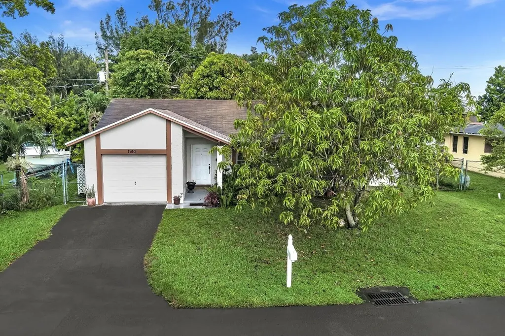 1910 SW 96th Avenue Miramar FL 33025