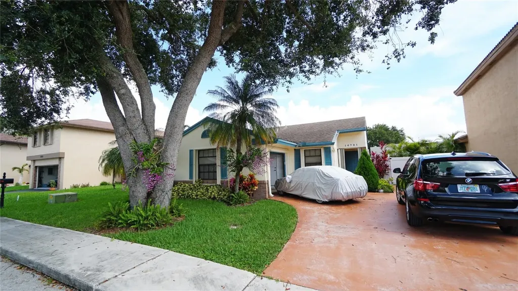 14721 Wesley Manor Davie FL 33325