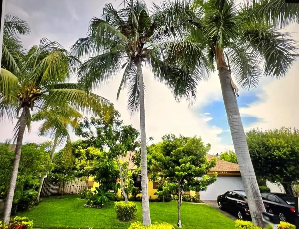 4933 NW 75th Avenue Lauderhill FL 33319