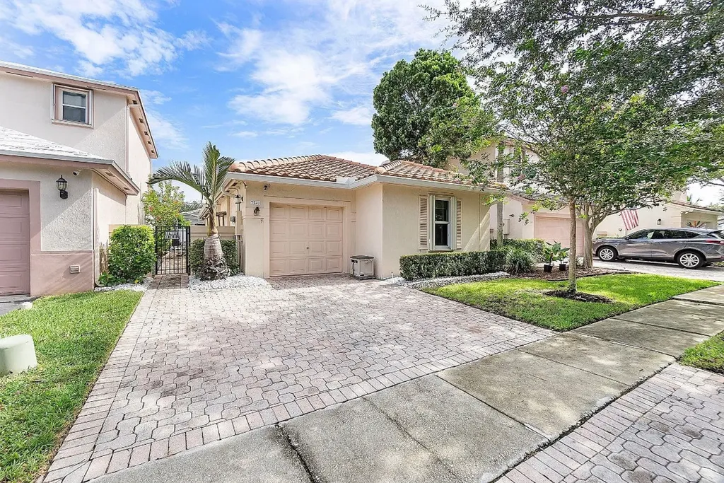 7547 NW 2nd Court Plantation FL 33317