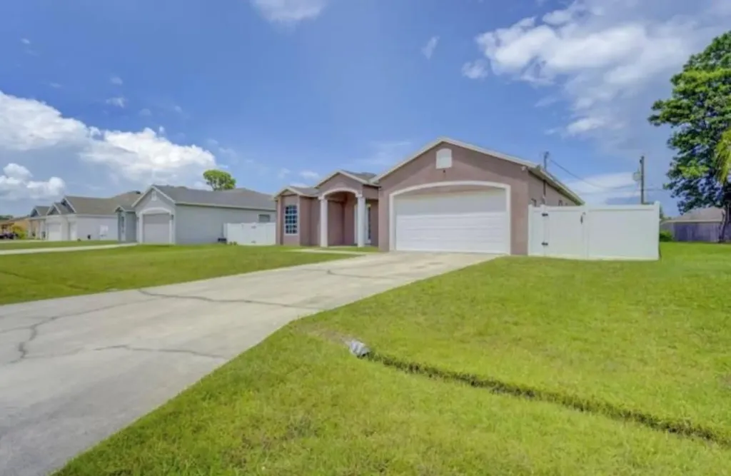 2189 SE Genoa Street Port St Lucie FL 34952