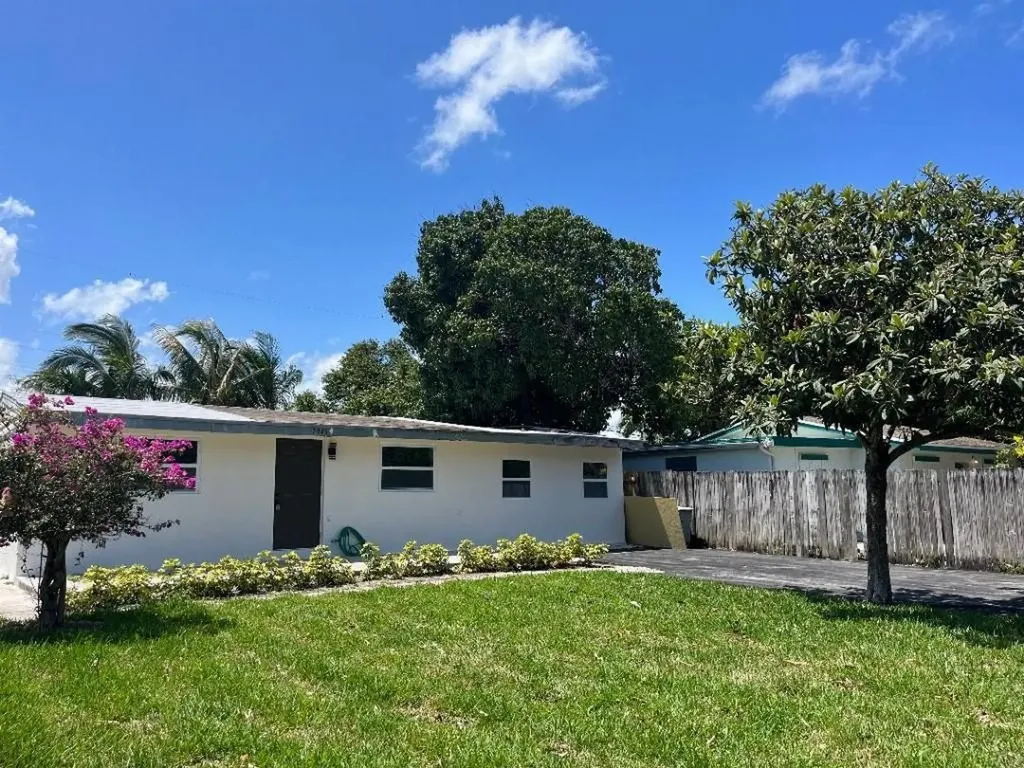 7945 Loomis Street Lantana FL 33462