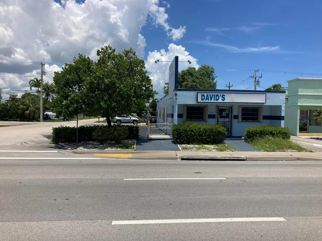 1637 E Sample Road Pompano Beach FL 33064