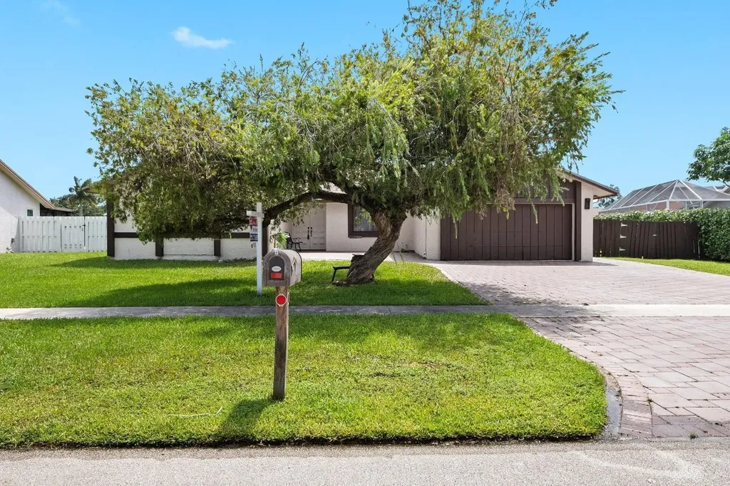 15810 N Wind Circle Sunrise FL 33326