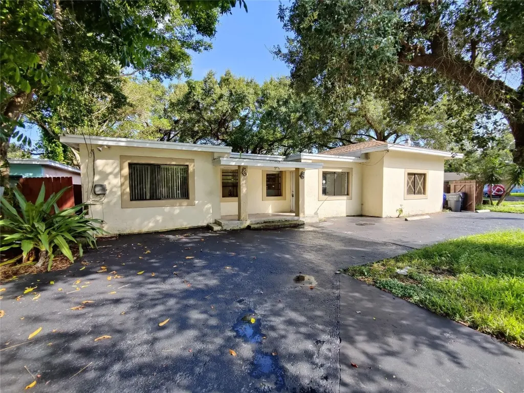 600 Columbus Parkway Hollywood FL 33021