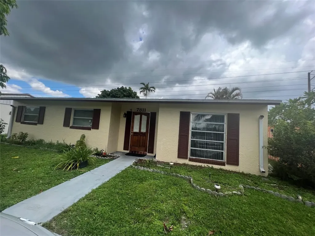 7811 SW 1st Street Margate FL 33068