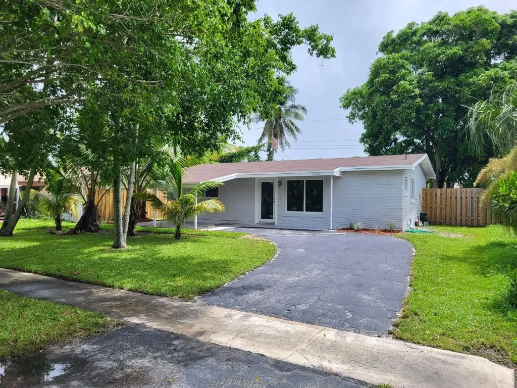 6900 NW 24th Place Sunrise FL 33313