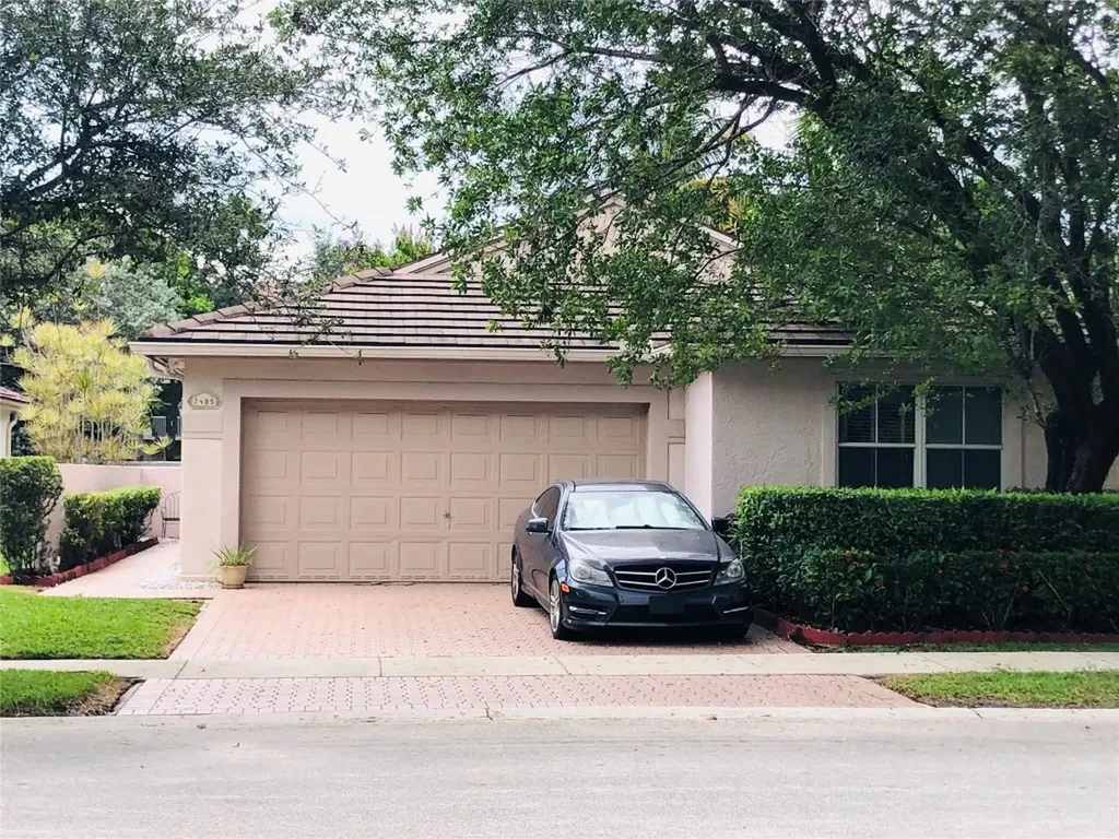 7405 NW 1st Manor Plantation FL 33317