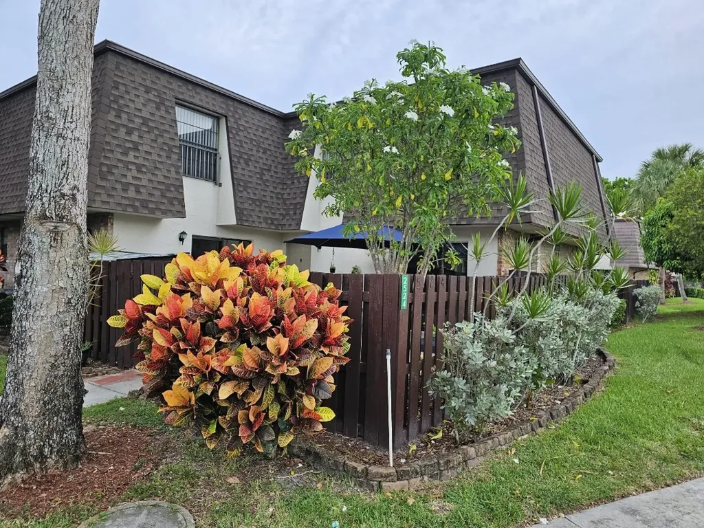 2524 NW 99th Avenue Coral Springs FL 33065