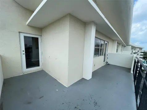 401 Golden Isle Drive Hallandale Beach FL 33009