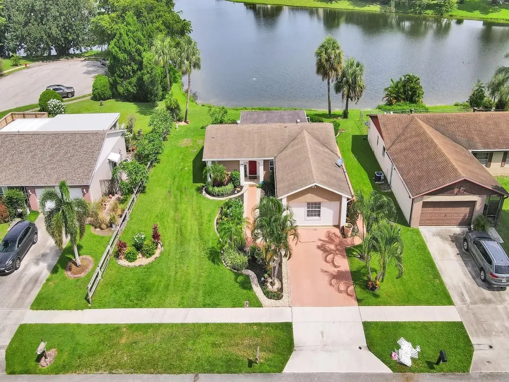 1085 Grand Duke Way Royal Palm Beach FL 33411