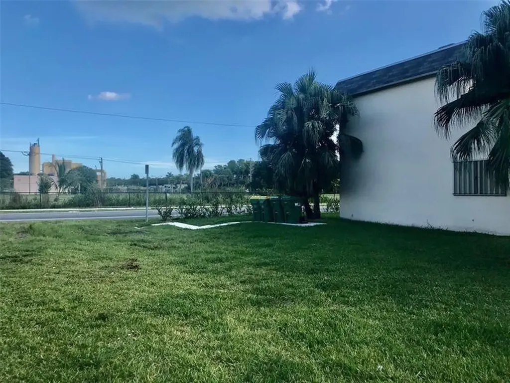 1449 N 14 Hollywood FL 33020