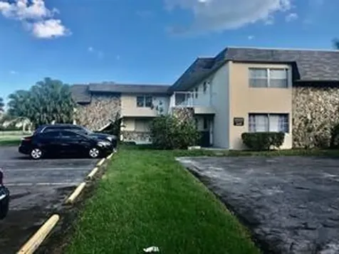 1449 N 14 Hollywood FL 33020
