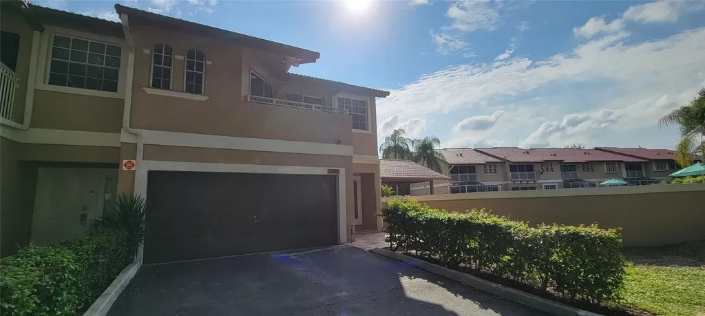 4983 Riverside Drive Coral Springs FL 33067