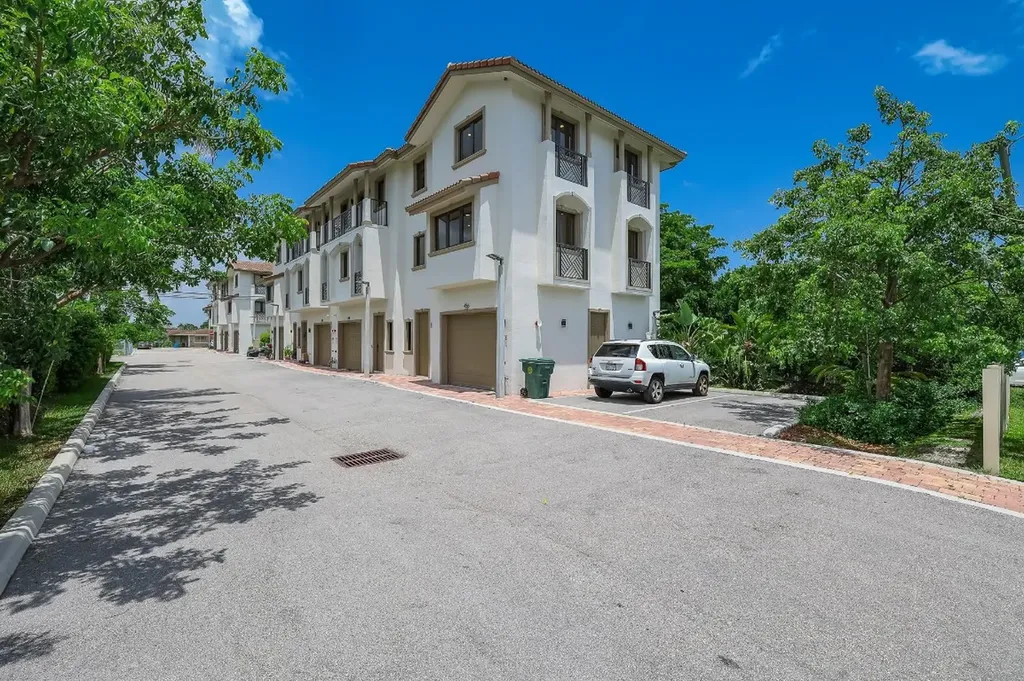 456 NW 41st Street Oakland Park FL 33309