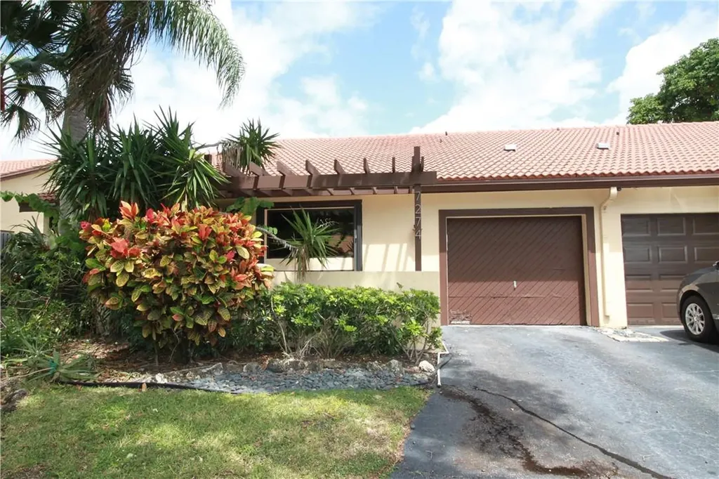 7274 Papaya Way Tamarac FL 33321