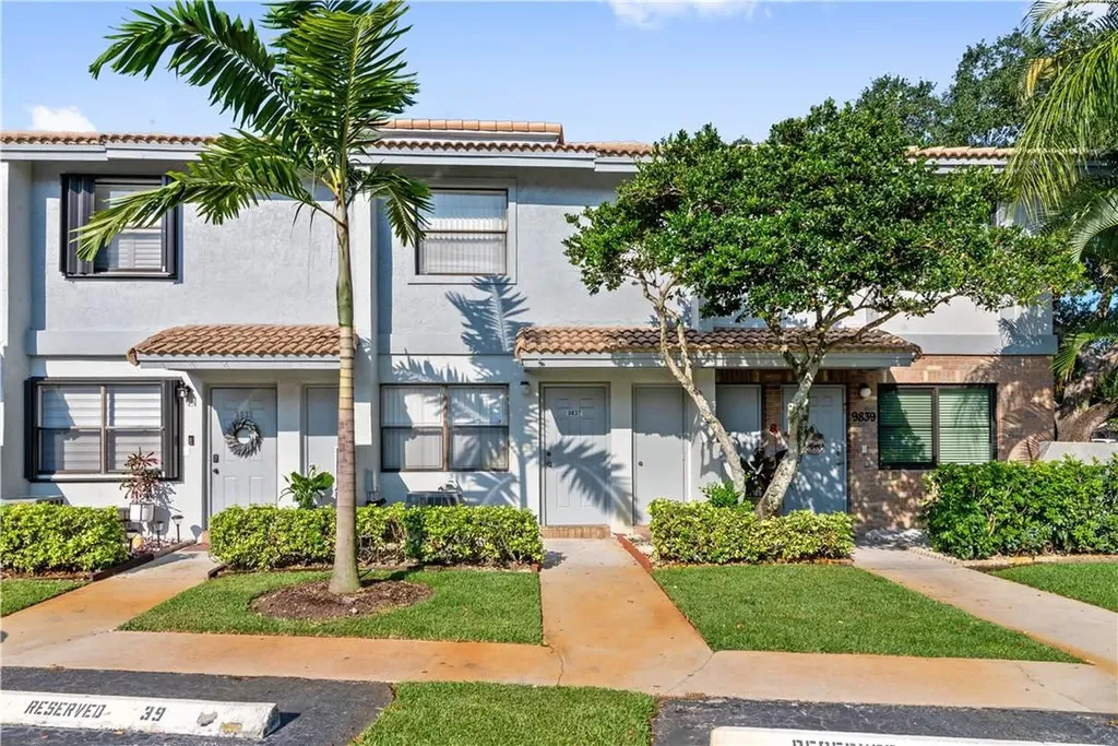 9837 Riverside Drive Coral Springs FL 33071