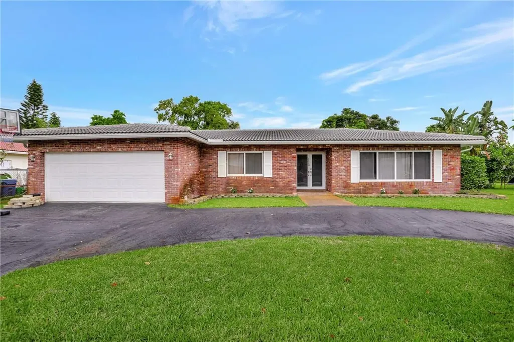 4440 NW 109th Terrace Coral Springs FL 33065