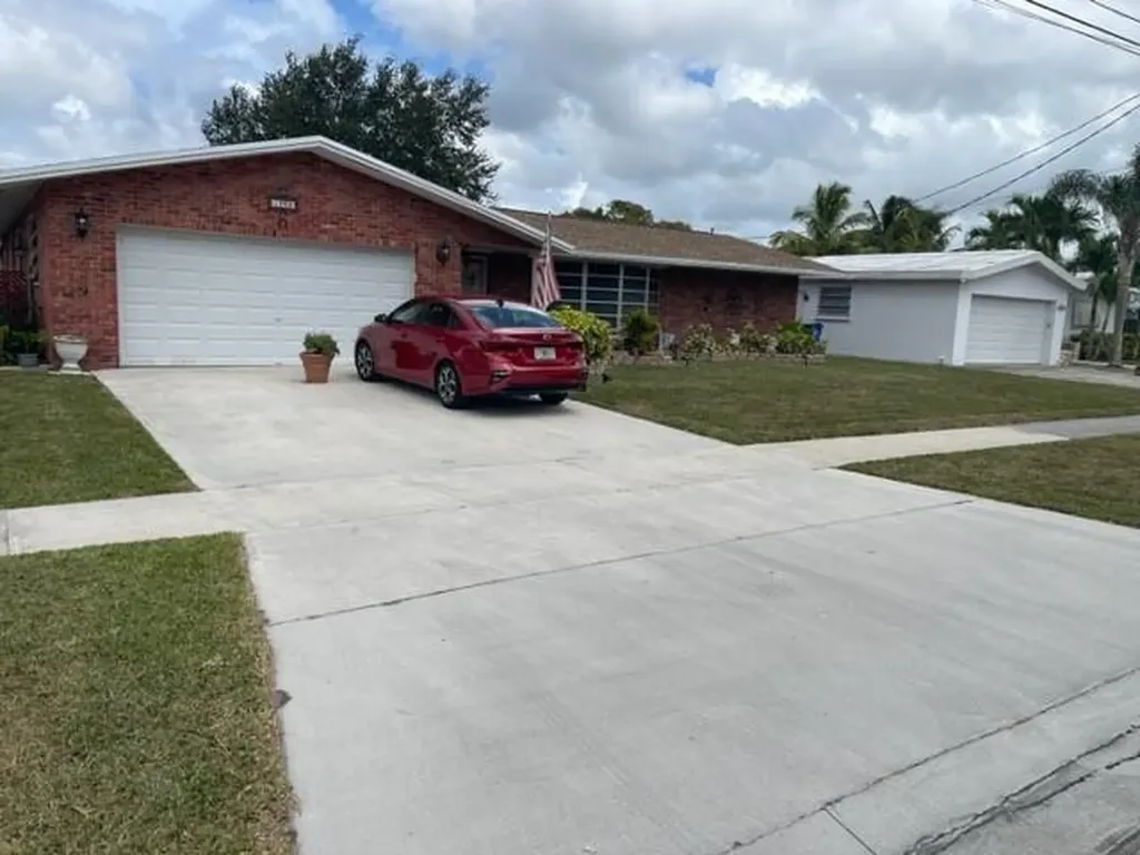 1700 W River Drive Margate FL 33063