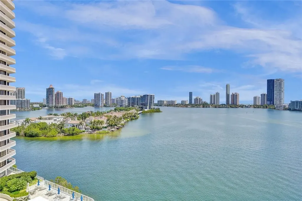 2800 Island Boulevard Aventura FL 33160