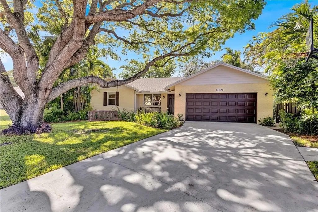 6467 Bridgewood Terrace Boca Raton FL 33433