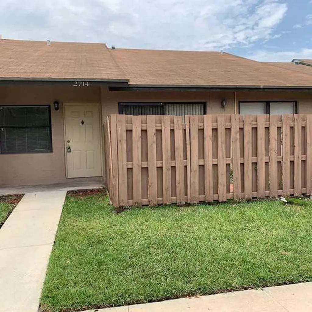 2714 N Nob Hill Road Sunrise FL 33322