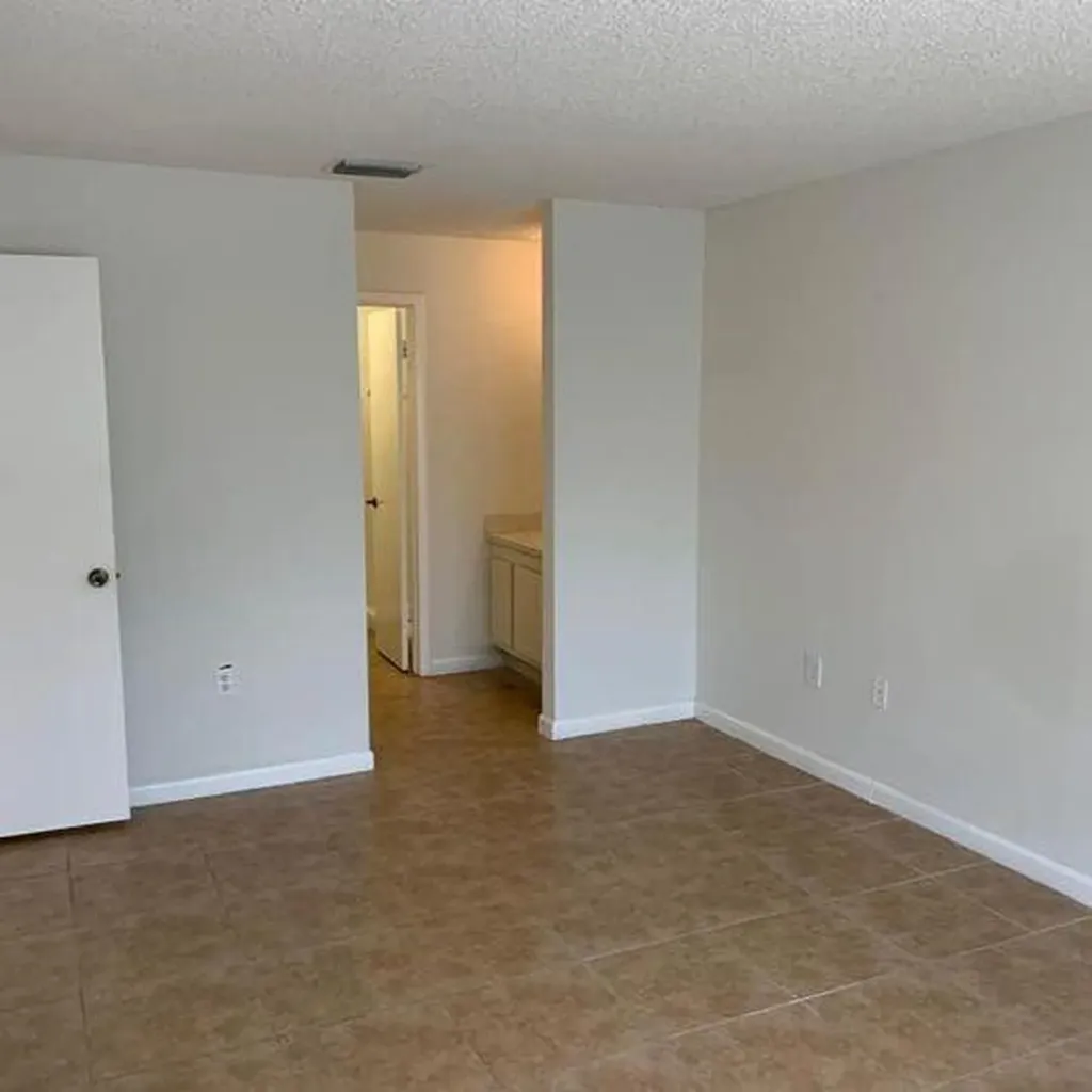 2714 N Nob Hill Road Sunrise FL 33322