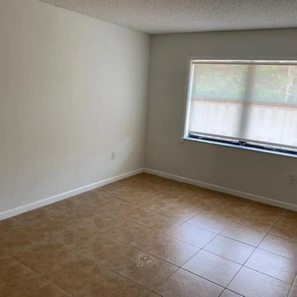 2714 N Nob Hill Road Sunrise FL 33322
