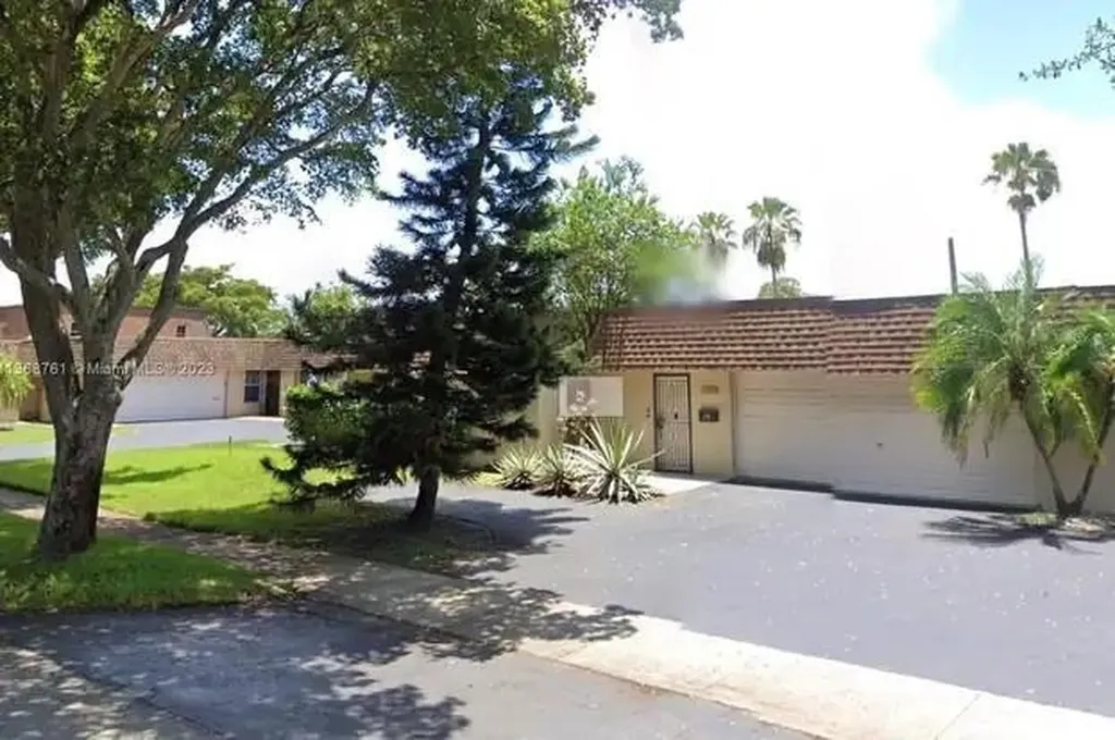 19016 W Lake Drive Hialeah FL 33015
