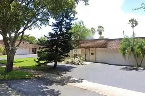 19016 W Lake Drive Hialeah FL 33015
