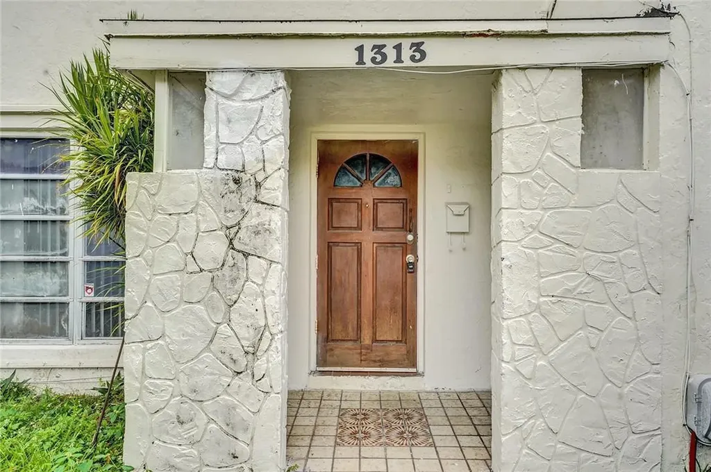 1313 Seaview North Lauderdale FL 33068