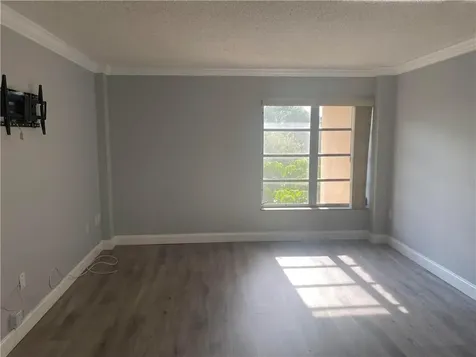 4166 Inverrary Drive Lauderhill FL 33319