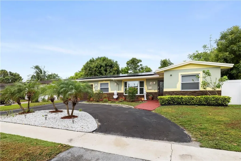 2315 NW 36th Terrace Lauderdale Lakes FL 33311