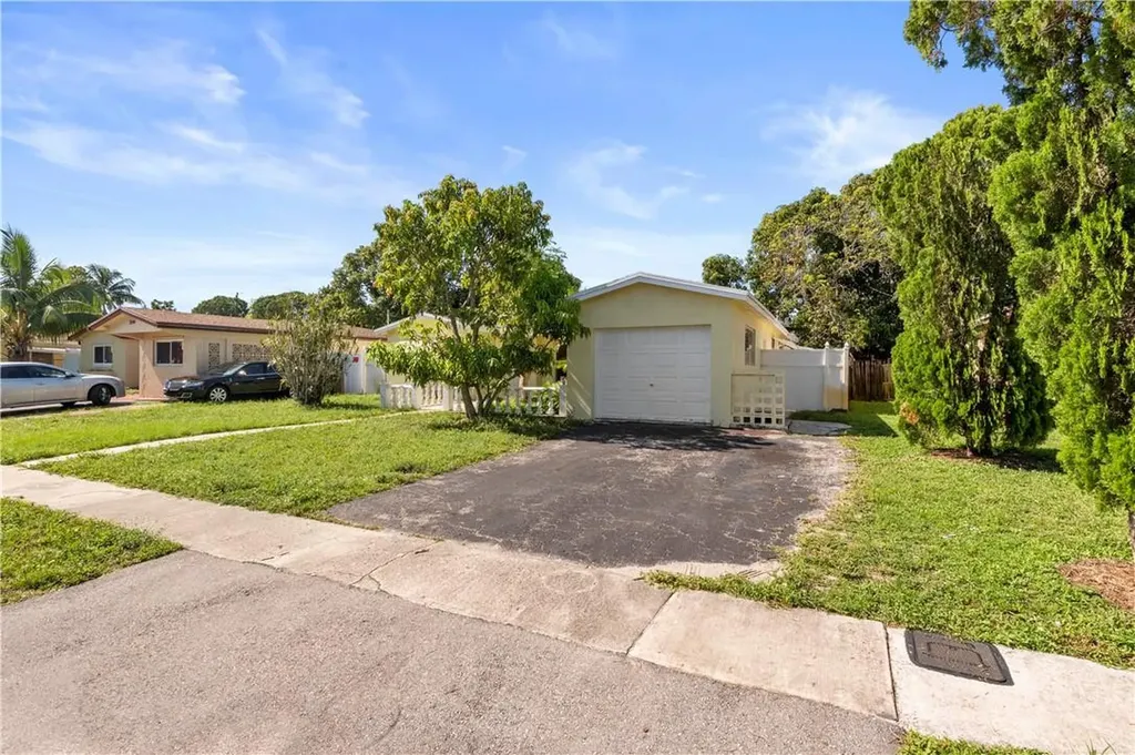 3578 NW 33rd Street Lauderdale Lakes FL 33309