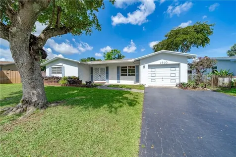 1910 NW 116th Terrace Pembroke Pines FL 33026