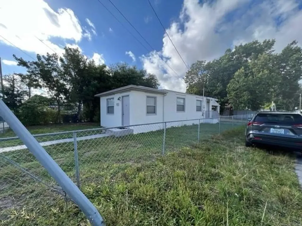 1244 NW 45th Street Miami FL 33142