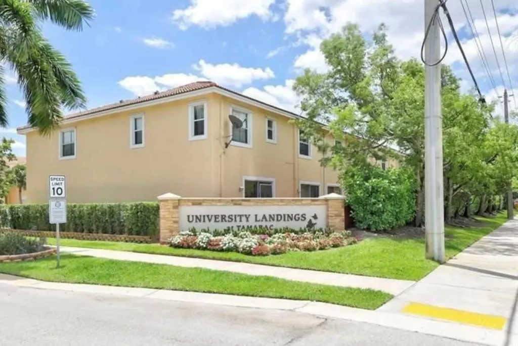 6315 Landings Terrace Tamarac FL 33321