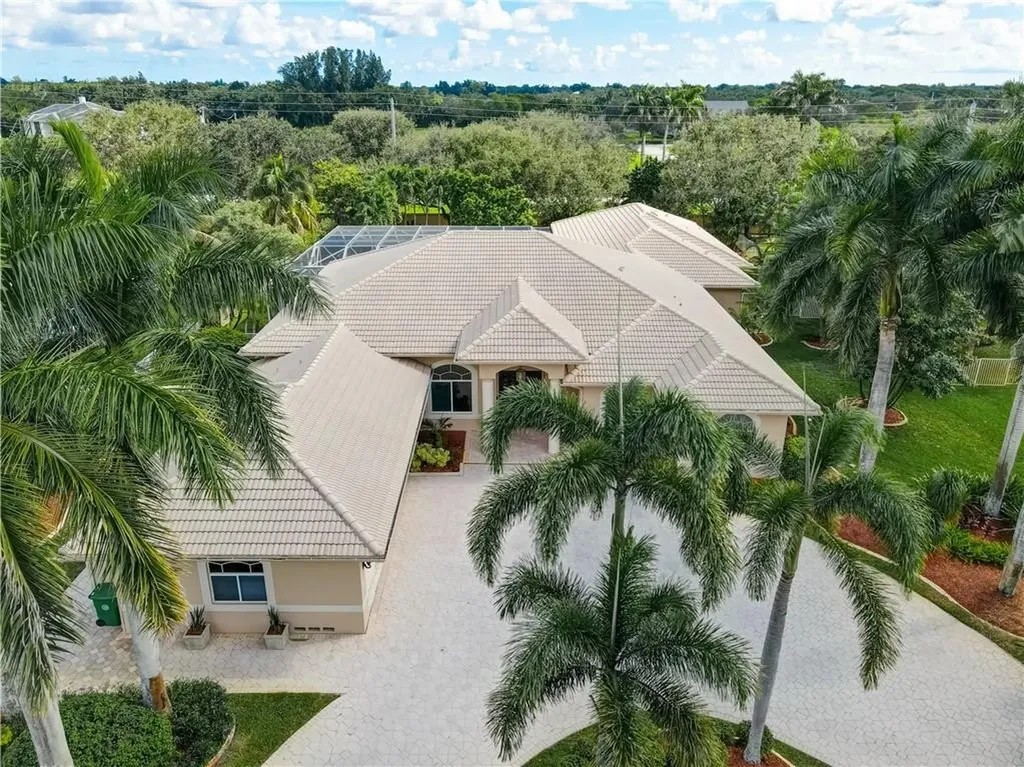 2400 SW 131st Terrace Davie FL 33325