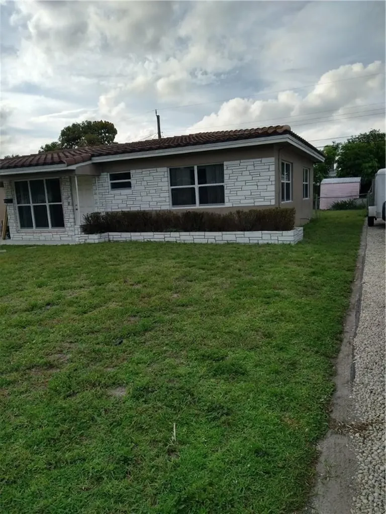 7521 Polk Street Hollywood FL 33024